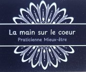 LA MAIN SUR LE COEUR