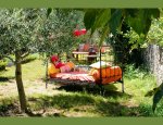 A LA VILLA DE LORGUES . DEMEURE D'HÔTES CÔTÉ VILLAGE